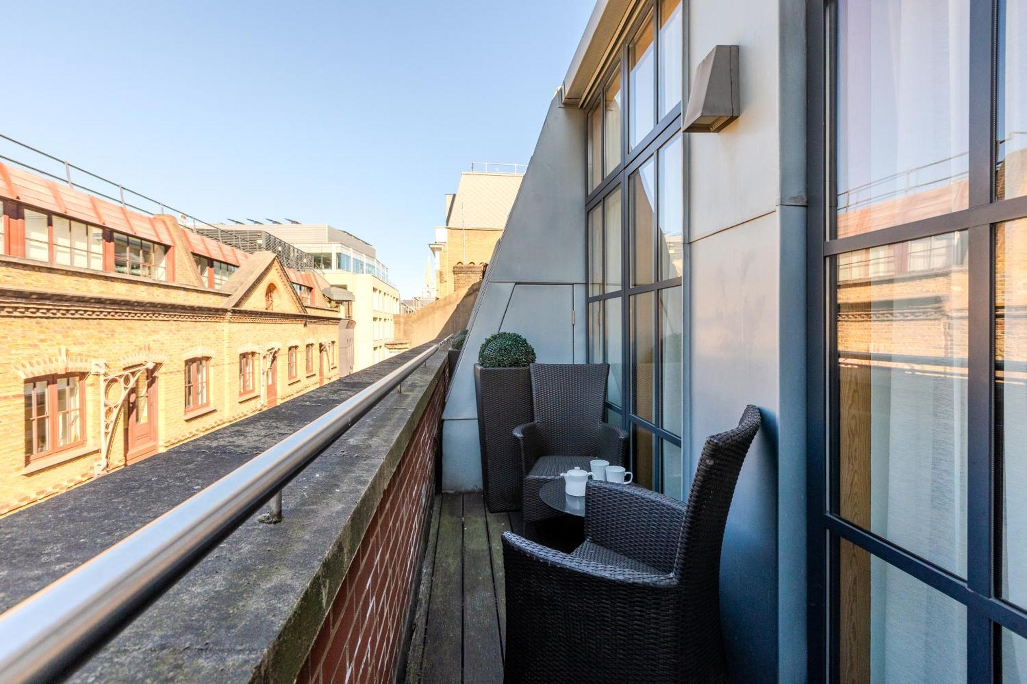 Central Servised Apartments On Artillery Lane 伦敦 外观 照片